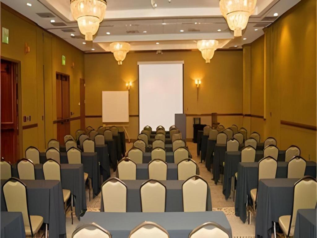 Garden Plaza Hotel แซดเดิลบรูค ภายนอก รูปภาพ