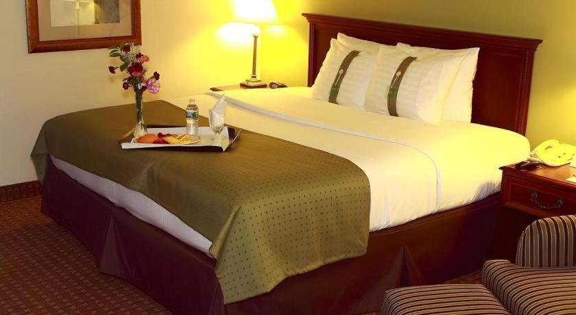 Garden Plaza Hotel แซดเดิลบรูค ภายนอก รูปภาพ