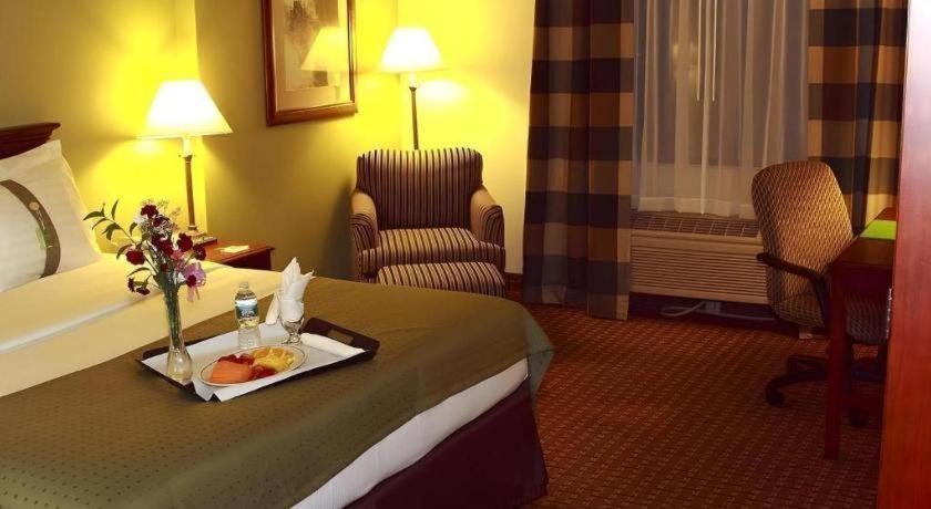 Garden Plaza Hotel แซดเดิลบรูค ภายนอก รูปภาพ